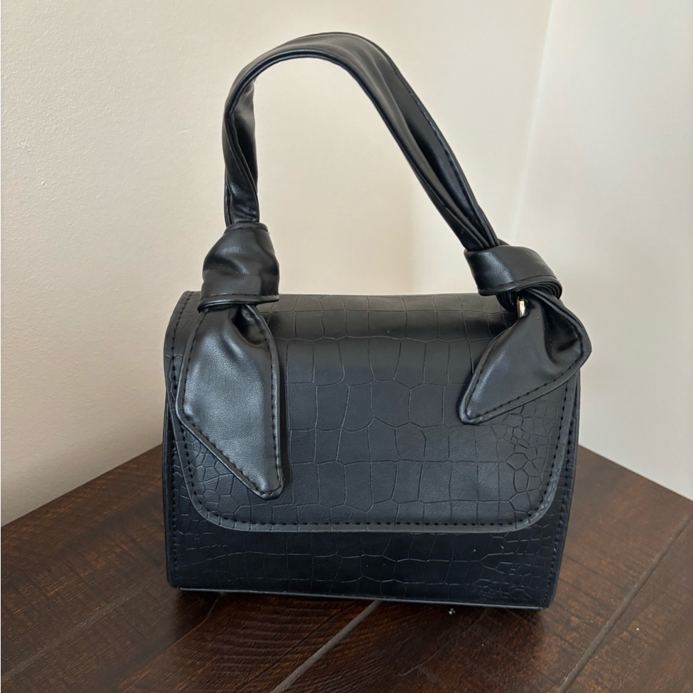 Elegant Black Croc-Embossed Handbag